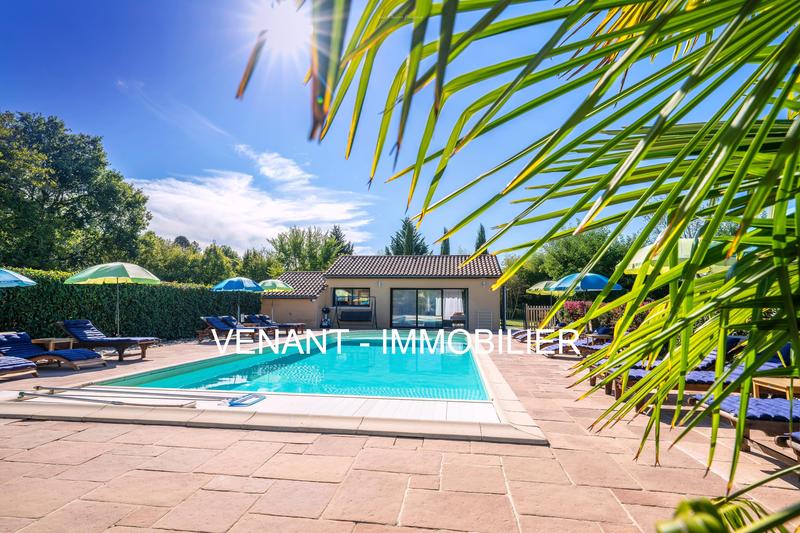 Villa - 457 m² - 16 pièces