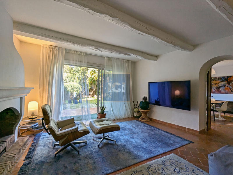 Villa - 279 m² - 8 pièces