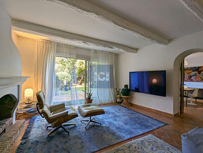 Villa - 279 m² - 8 pièces