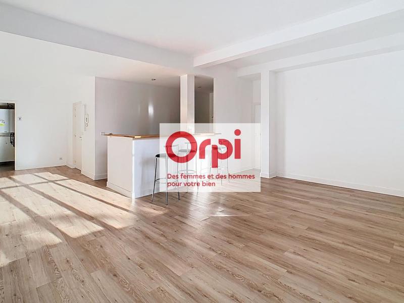 Loft - 101 m² - 4 pièces