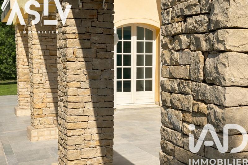 Maison - 222 m² - 6 pièces