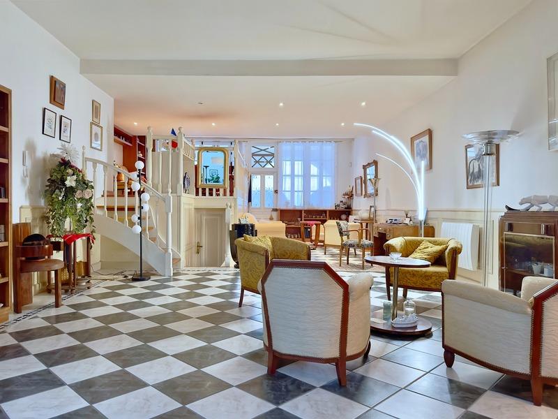 Appartement ancien - 122 m² - 4 pièces