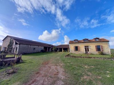 Corps de ferme - 250 m² - 8 pièces