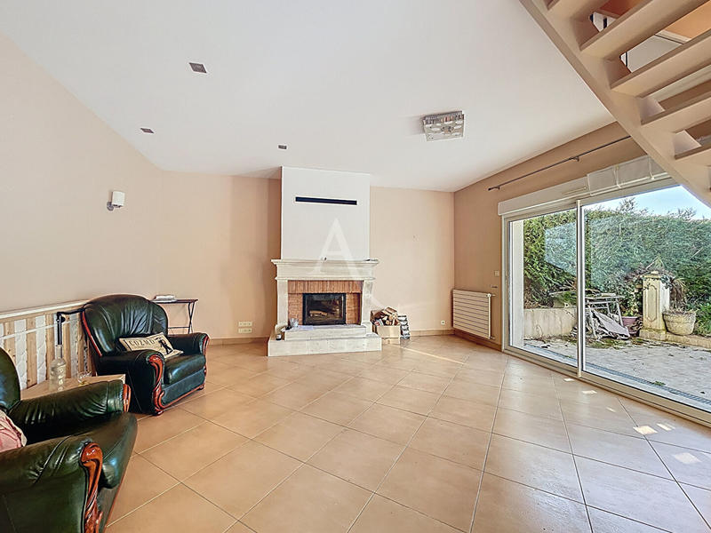 Maison - 232 m² - 8 pièces