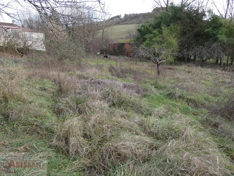 Terrain constructible - 1 600 m²