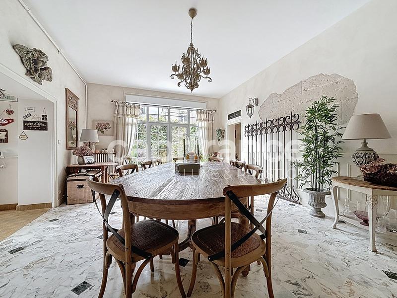 Maison - 420 m² - 13 pièces