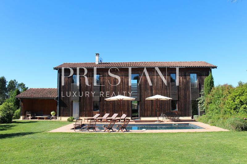 Maison - 421 m² - 10 pièces