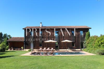 Maison - 421 m² - 10 pièces