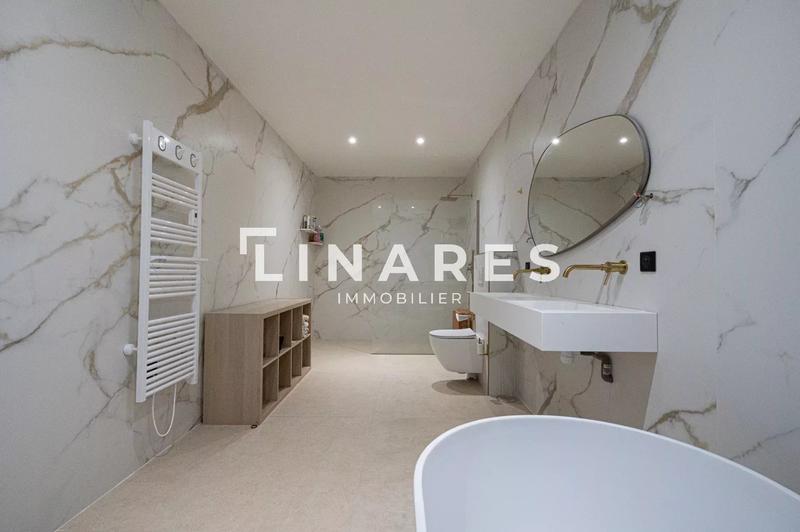 Maison - 230 m² - 5 pièces