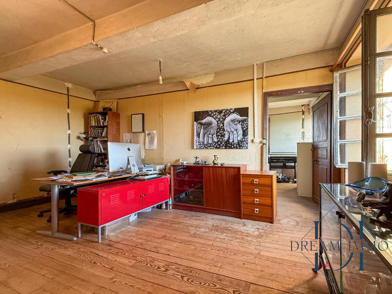 Maison - 273 m² - 9 pièces