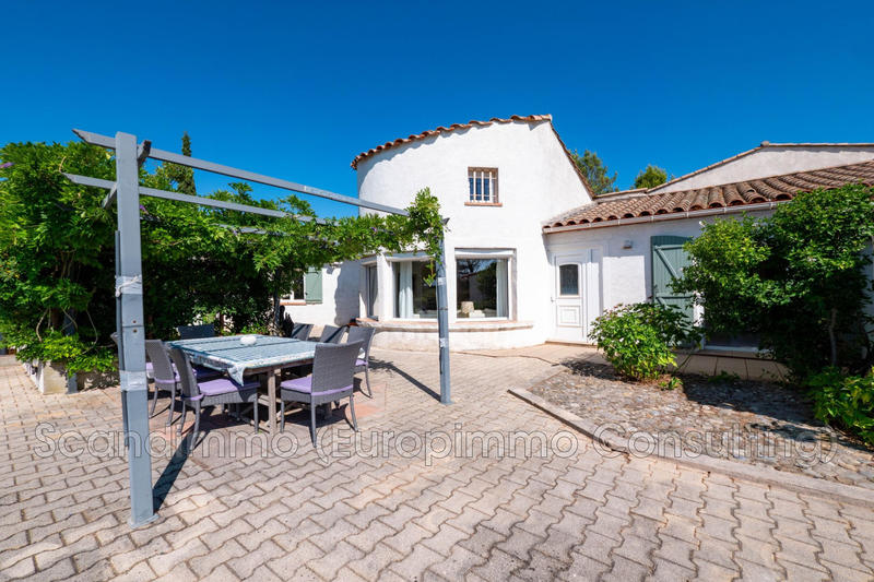 Maison - 234 m² - 9 pièces