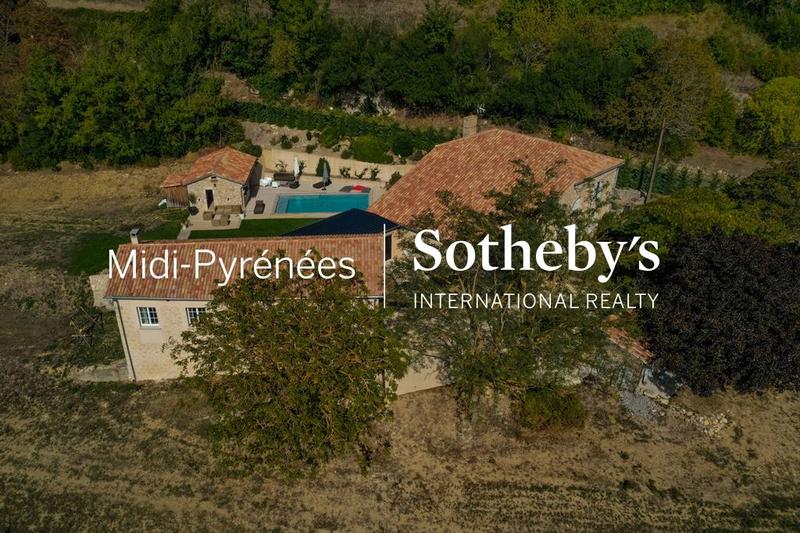 Maison - 420 m² - 9 pièces