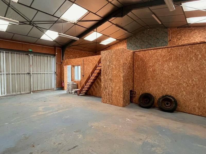 Local d'activité / Entrepôt - 110 m²