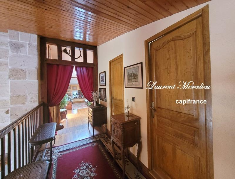 Maison - 240 m² - 6 pièces