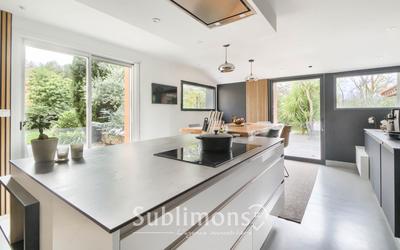 Maison traditionnelle - 246 m² - 8 pièces