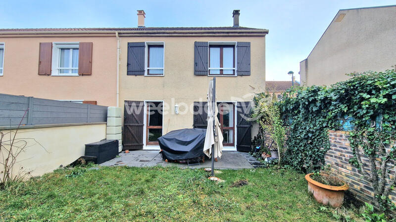Maison - 93 m² - 5 pièces