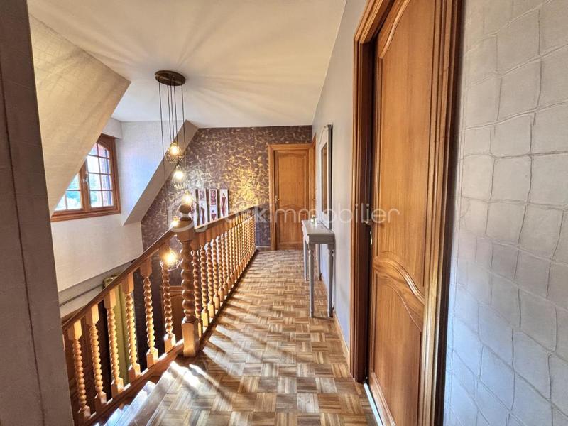 Pavillon - 199 m² - 9 pièces