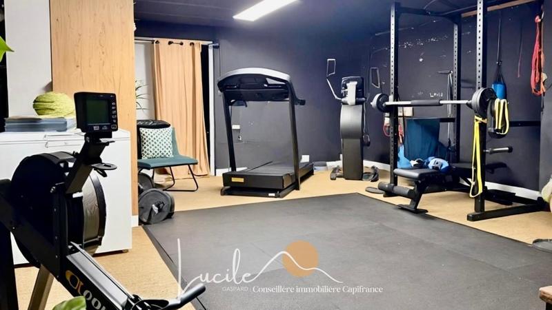 Maison - 162 m² - 9 pièces