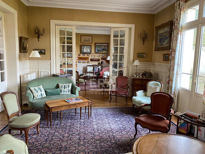 Maison - 379 m² - 15 pièces