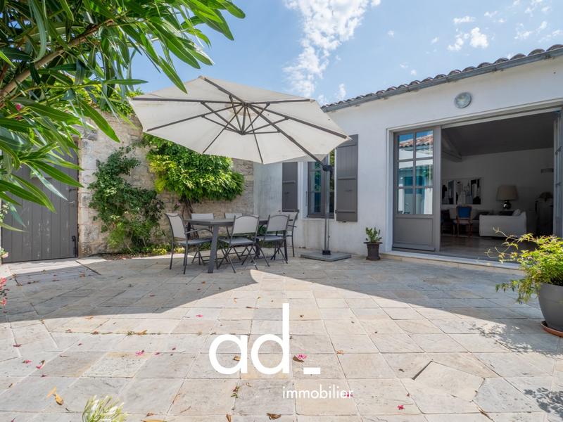 Maison traditionnelle - 320 m² - 12 pièces