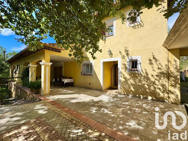 Maison - 250 m² - 6 pièces