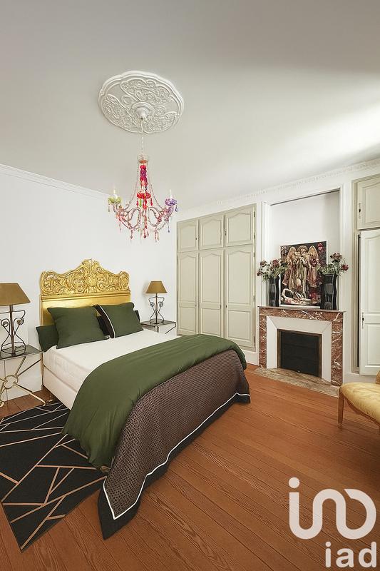 Maison - 238 m² - 9 pièces