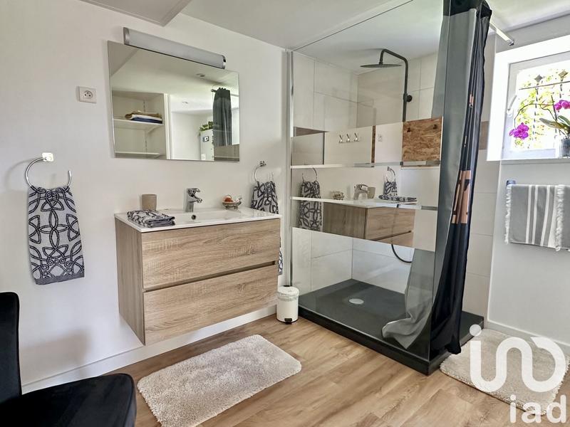 Maison - 202 m² - 9 pièces