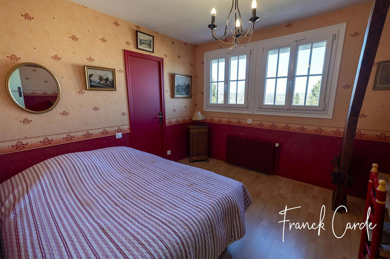 Maison - 225 m² - 8 pièces