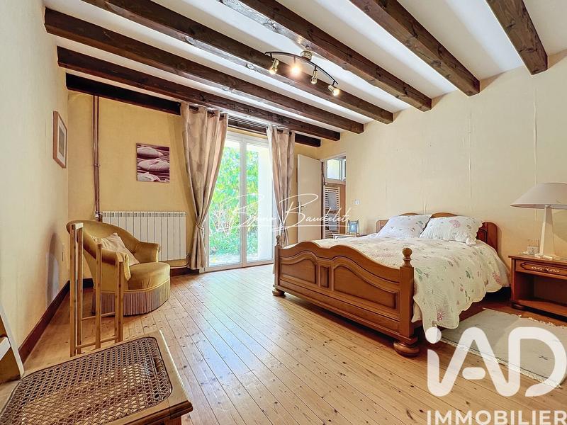 Maison - 239 m² - 8 pièces