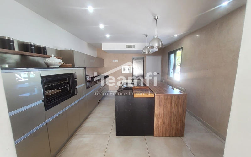 Villa - 176 m² - 6 pièces