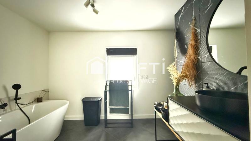 Maison - 180 m² - 9 pièces