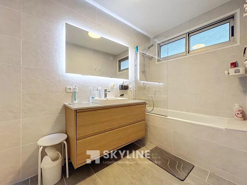 Appartement - 80 m² - 4 pièces