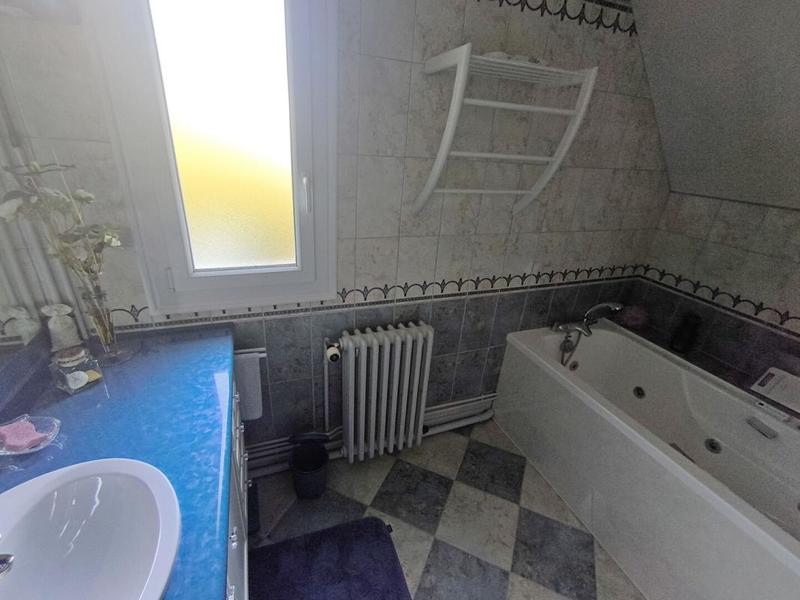 Maison - 218 m² - 6 pièces