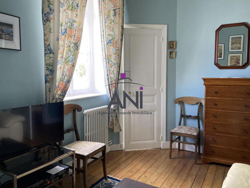 Maison - 303 m² - 12 pièces