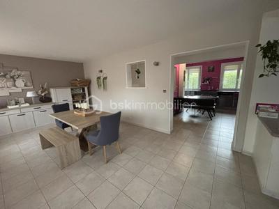 Demeure - 183 m² - 9 pièces