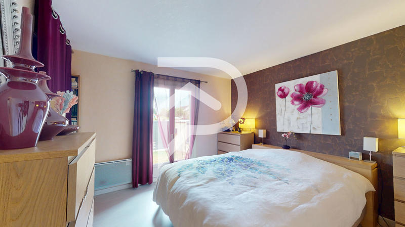 Maison - 180 m² - 8 pièces