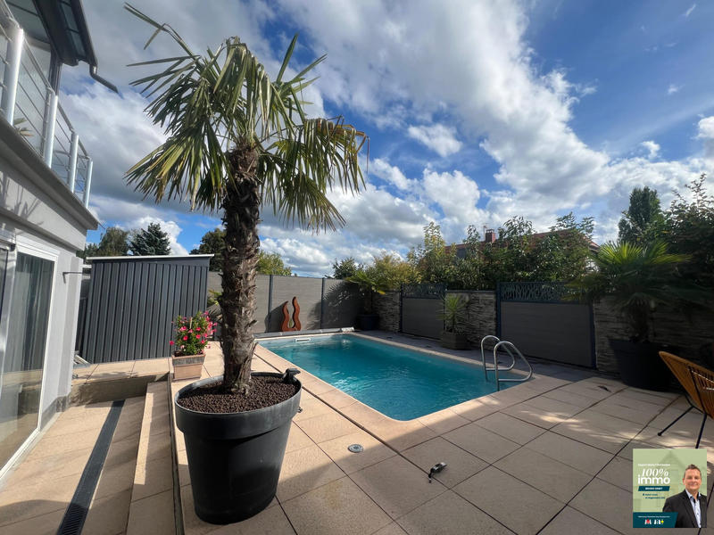 Maison - 102 m² - 5 pièces