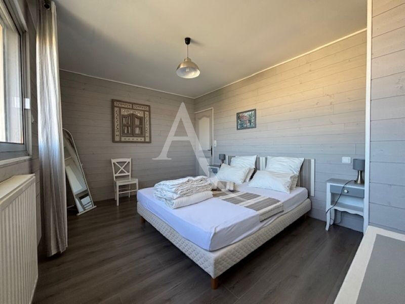 Maison - 204 m² - 9 pièces