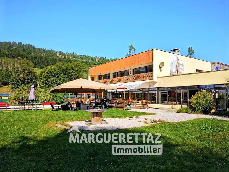 Propriété - 3 500 m² - 70 pièces