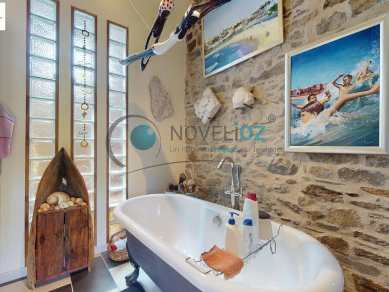 Maison - 259 m² - 8 pièces