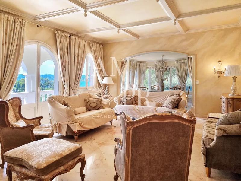 Propriété - 374 m² - 12 pièces