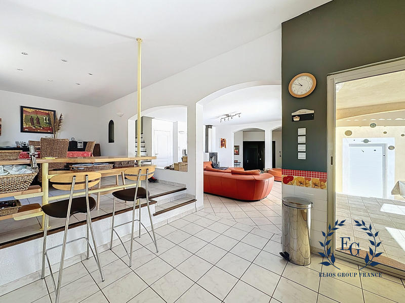 Maison traditionnelle - 180 m² - 7 pièces