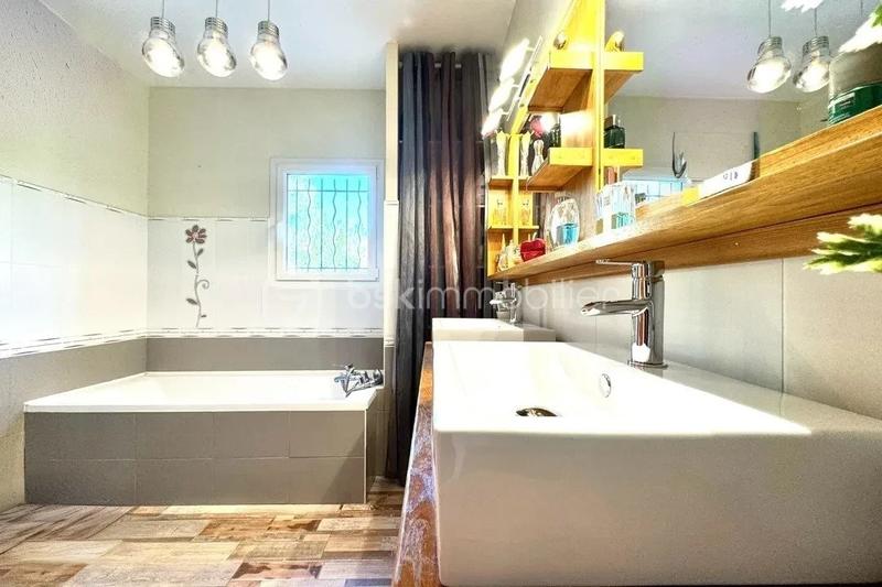 Villa - 232 m² - 8 pièces