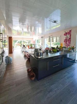 Maison - 222 m² - 8 pièces