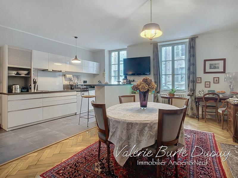 Maison - 214 m² - 7 pièces