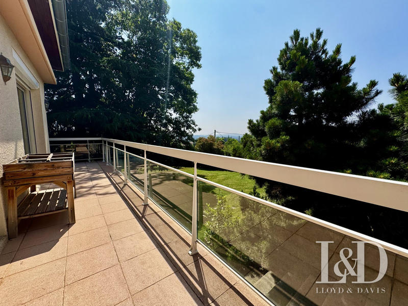 Maison - 313 m² - 9 pièces