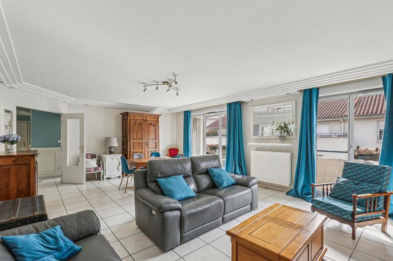 Local commercial - 140 m² - 5 pièces