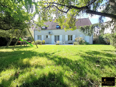 Maison traditionnelle - 163 m² - 8 pièces