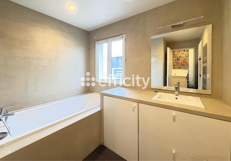 Appartement - 85 m² - 4 pièces