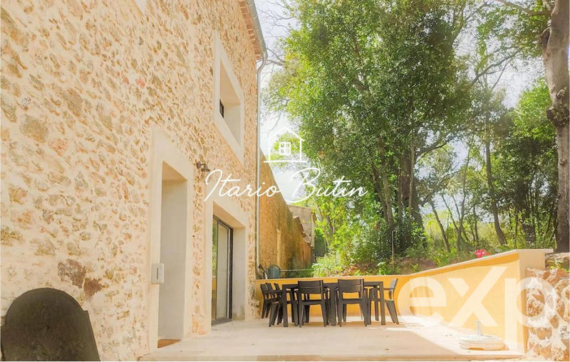 Maison - 415 m² - 14 pièces